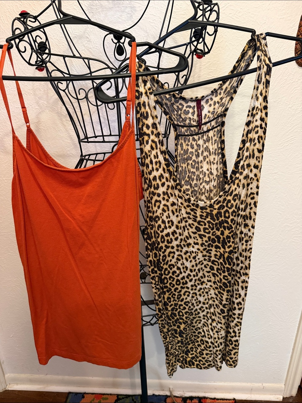 💋💋💋3 for 12$💋💋💋Women’s Leopard and Rust Tank Bundle